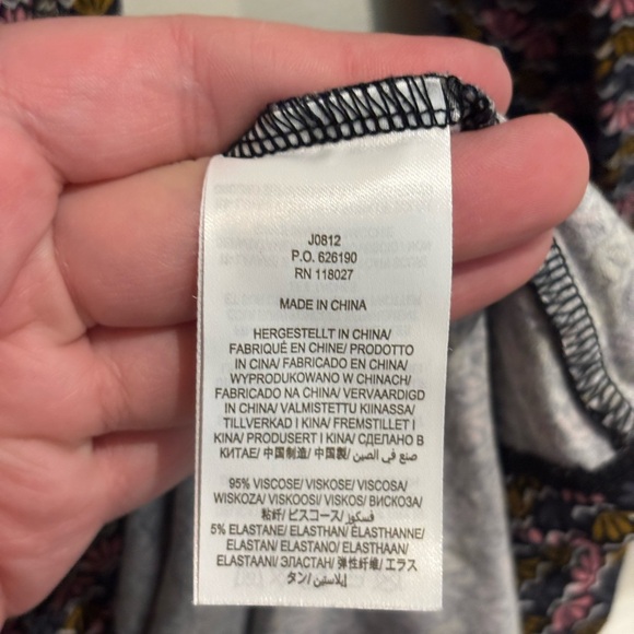 Boden Grace Smocked Jersey Long Sleeve Dress Black Water Lillies Size 4 - Picture 9 of 9